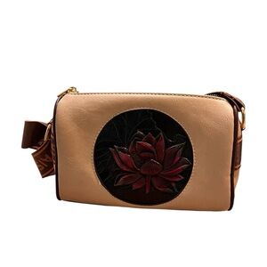 Chic Tan Protea Crossbody Bag
10x6x4